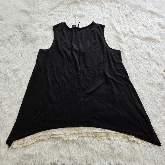 New directions sharkbite hemline lace accents size 1X - Picture 5 of 6